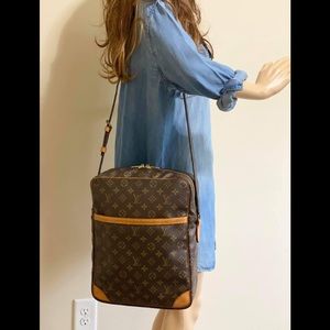 Louis Vuitton Danube GM Messenger Bag!  VGVC. 👀